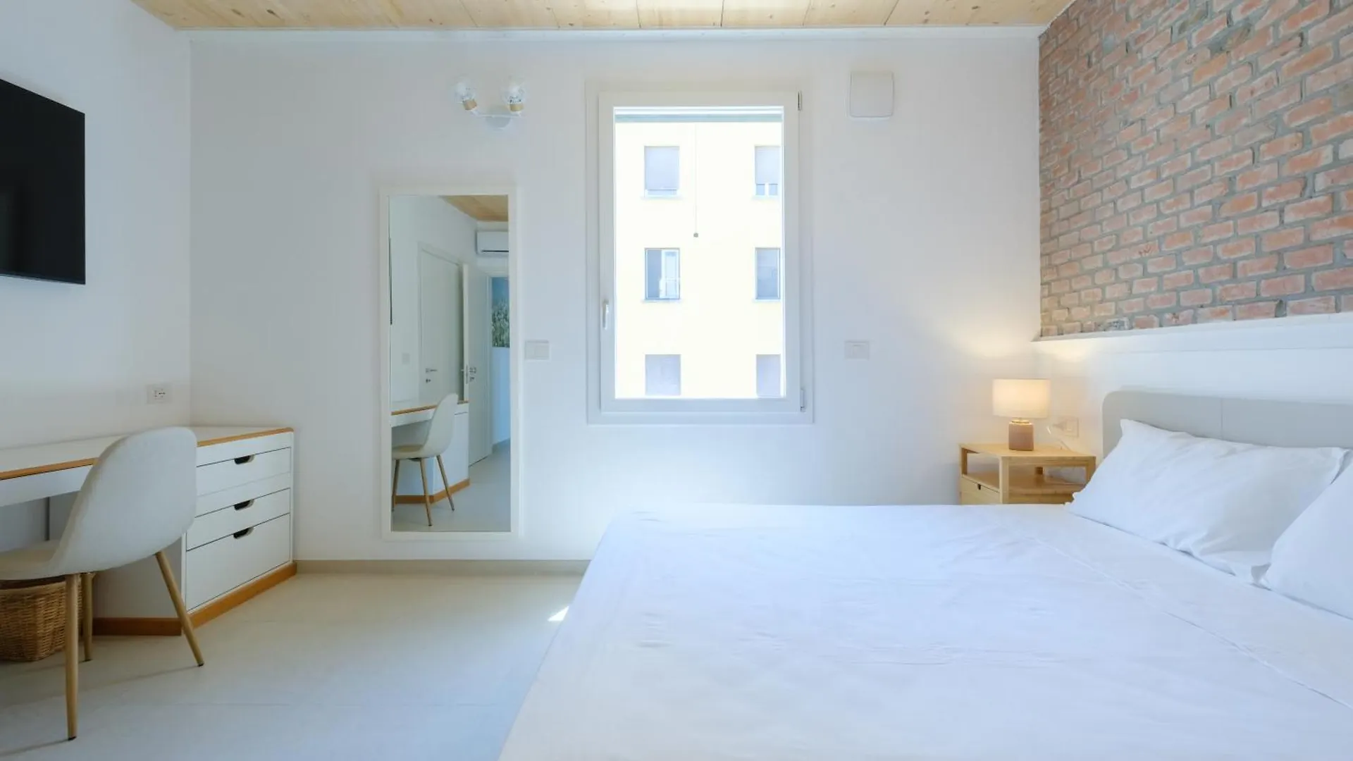 Apartment With Elevator And Private Parking Bologna